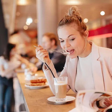 Ibis Evry-courcouronnes ホテル 3*