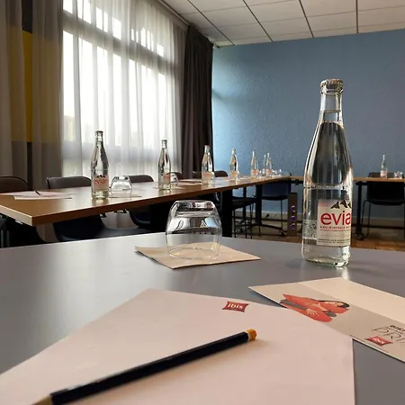 Otel Ibis Evry-courcouronnes 3*