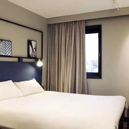 Ibis Evry-courcouronnes ホテル 3*