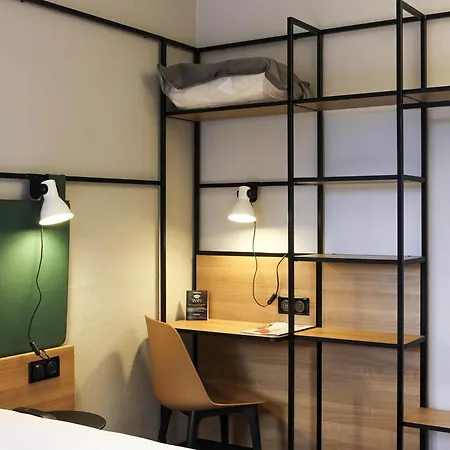 ホテル Ibis Evry-courcouronnes 3*