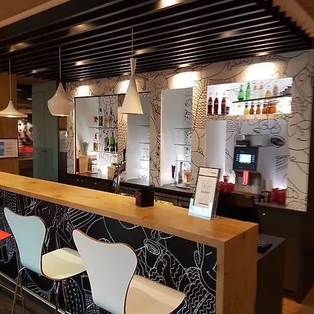 Ibis Evry-courcouronnes Hotel 3*