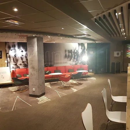 Hotell Ibis Evry-courcouronnes