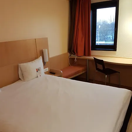 Ibis Evry-courcouronnes 3* Courcouronnes