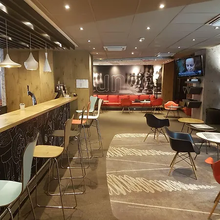 Hotell Ibis Evry-courcouronnes 3*