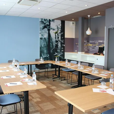 מלון Ibis Evry-courcouronnes 3*