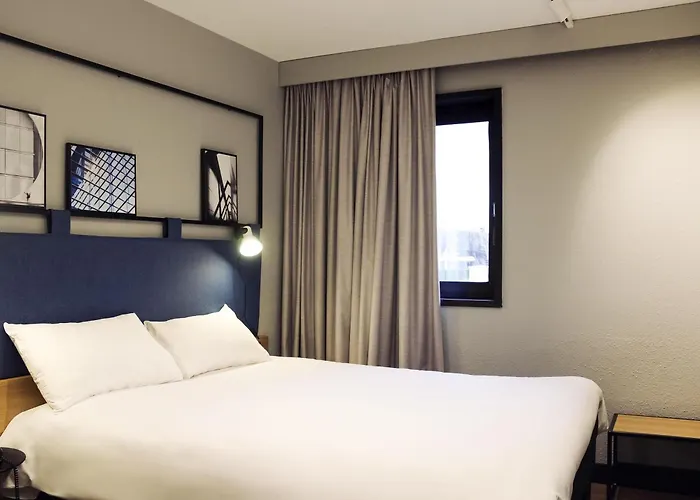 Ibis Evry-courcouronnes Hotell 3*
