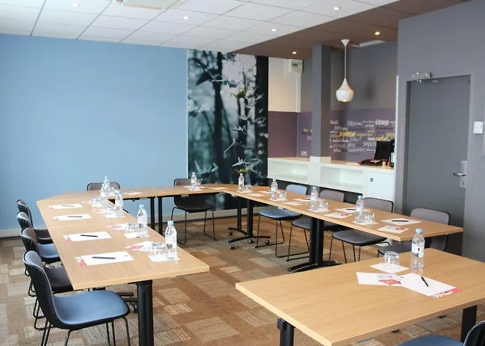 Hotell Ibis Evry-courcouronnes 3*